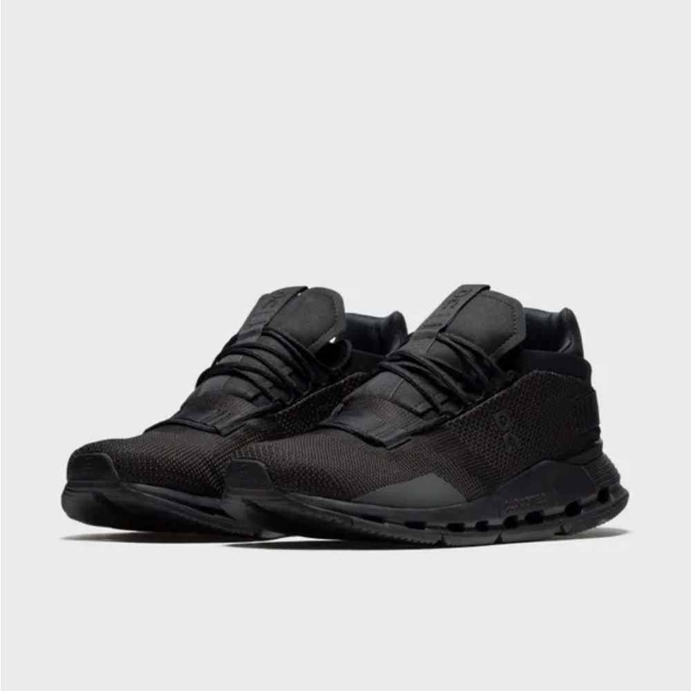 Womens ON CLOUDNOVA | Black | Size 9 | fits 8.5